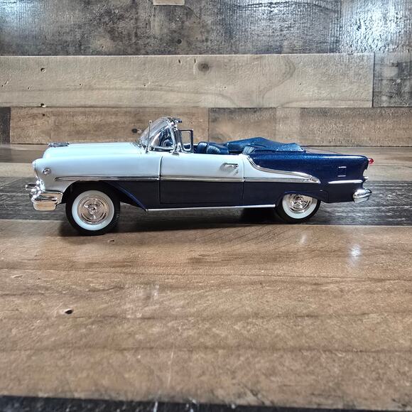 Welly 1955 Oldsmobile Super 88 Convertible Diecast - Picture 1 of 12
